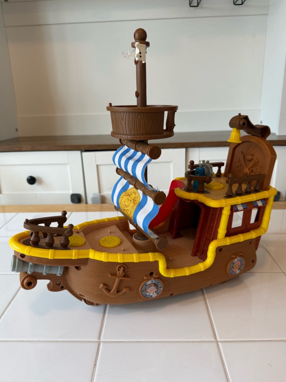 Disney Jake & The Neverland Pirate Ship & Telescope Lot -Ship Talks & Sings 2011 - Picture 3 of 16
